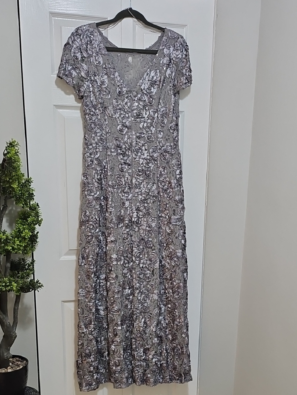 Elegant Gray Floral Lace Maxi Dress - Picture 6 of 6